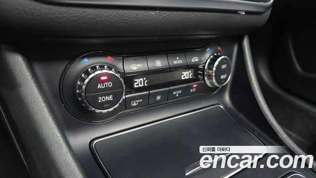 Mercedes-Benz GLA-Class 2018 — photo 24