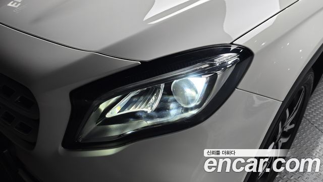 Mercedes-Benz GLA-Class 2018 — photo 8