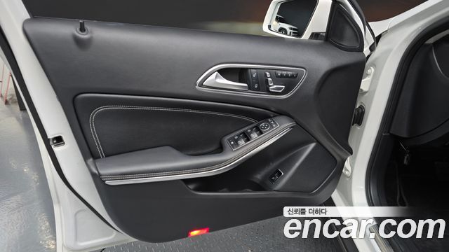 Mercedes-Benz GLA-Class 2018 — photo 14