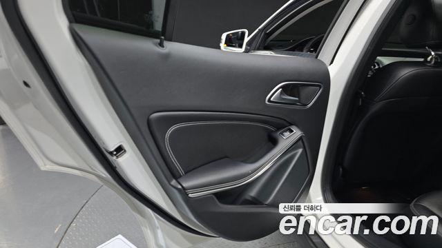 Mercedes-Benz GLA-Class 2018 — photo 15