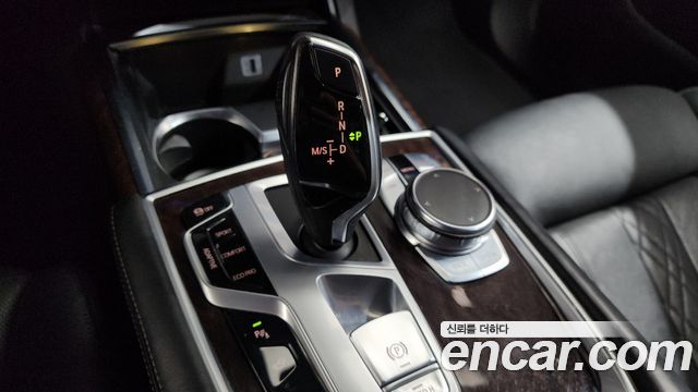 BMW 7-Series 2016 — photo 9