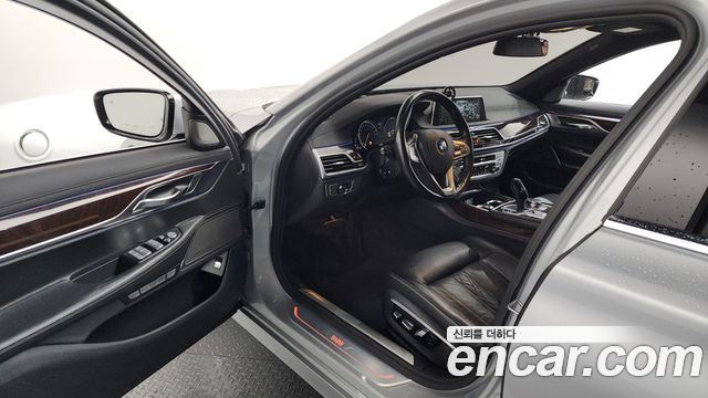 BMW 7-Series 2016 — photo 10
