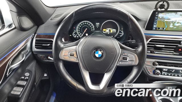 BMW 7-Series 2016 — photo 13