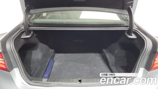 BMW 7-Series 2016 — photo 18