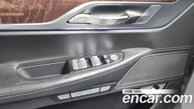 BMW 7-Series 2016 — photo 19