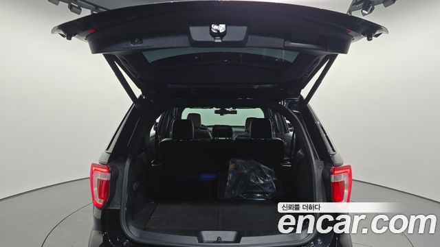 Ford Explorer 2019 — photo 20