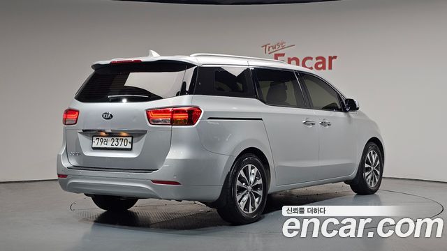 Kia Canival 2017 — photo 2