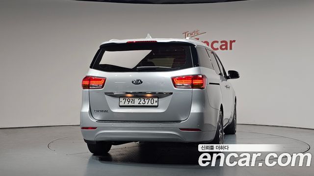 Kia Canival 2017 — photo 4