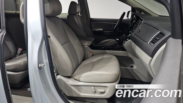Kia Canival 2017 — photo 17
