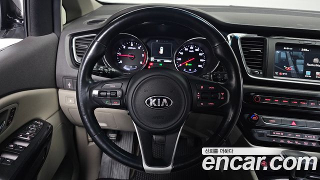 Kia Canival 2017 — photo 19