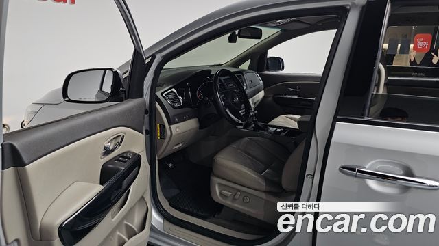 Kia Canival 2017 — photo 15