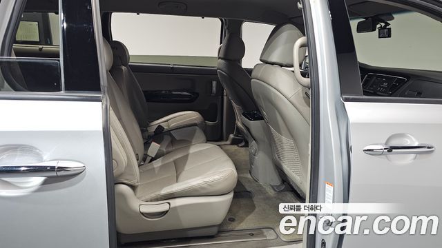 Kia Canival 2017 — photo 16