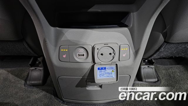 Kia Canival 2017 — photo 31
