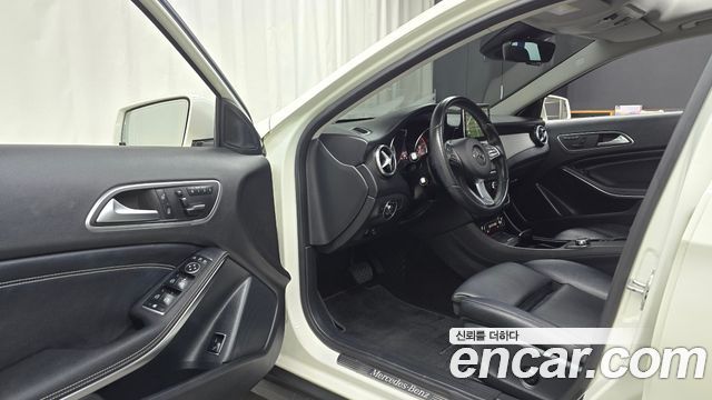 Mercedes-Benz GLA-Class 2016 — photo 10