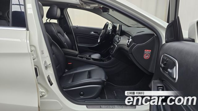 Mercedes-Benz GLA-Class 2016 — photo 11