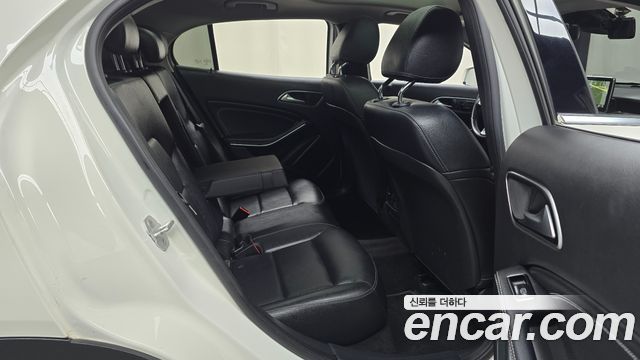 Mercedes-Benz GLA-Class 2016 — photo 12