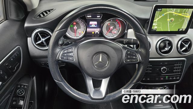 Mercedes-Benz GLA-Class 2016 — photo 13