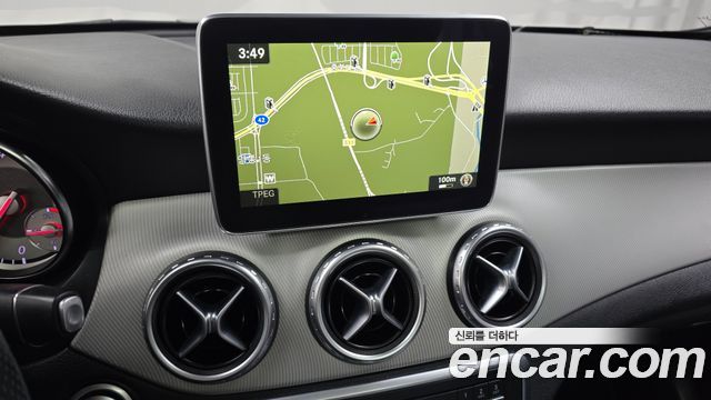 Mercedes-Benz GLA-Class 2016 — photo 14