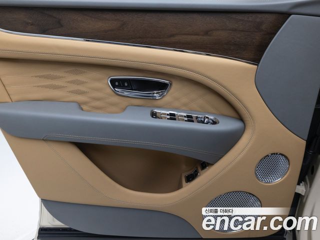 Bentley Bentayga 2025 — photo 13