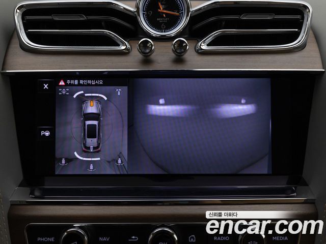 Bentley Bentayga 2025 — photo 17