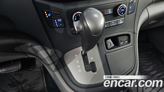 Hyundai Starex 2017 — photo 9