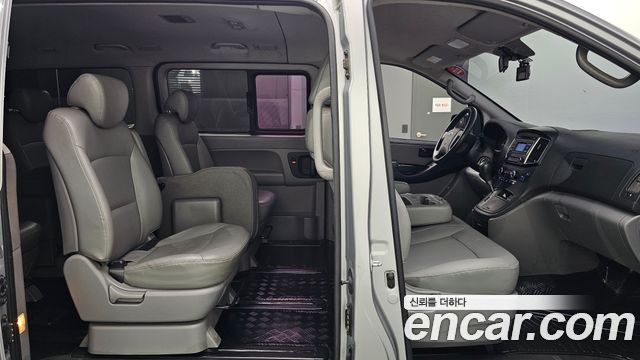 Hyundai Starex 2017 — photo 12