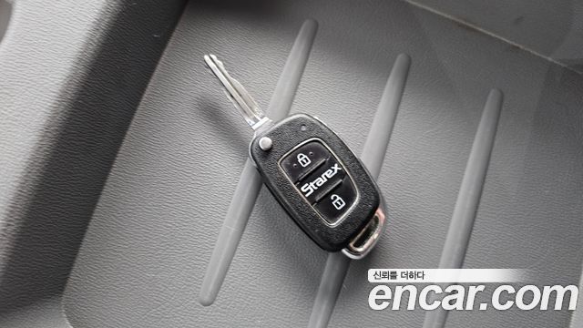 Hyundai Starex 2017 — photo 19