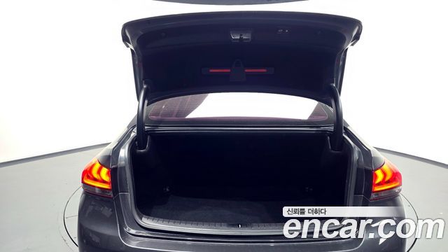 Genesis G80 2017 — photo 20