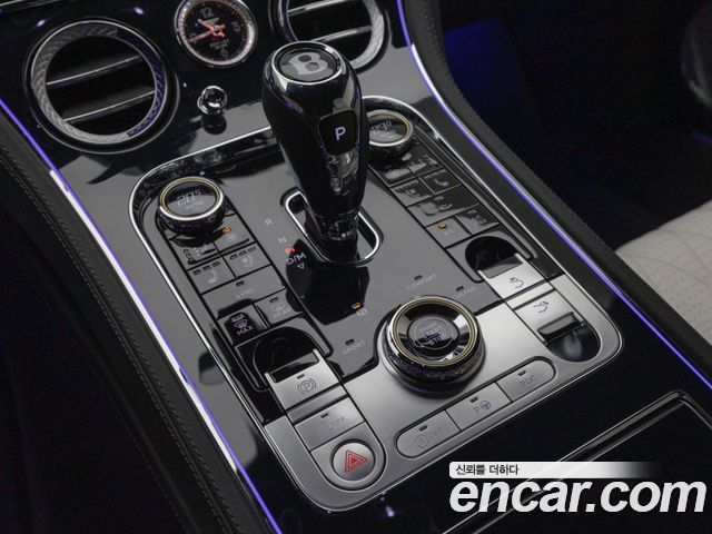 Bentley Continental 2024 — photo 15