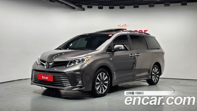 Toyota Sienna 2018 — photo 1