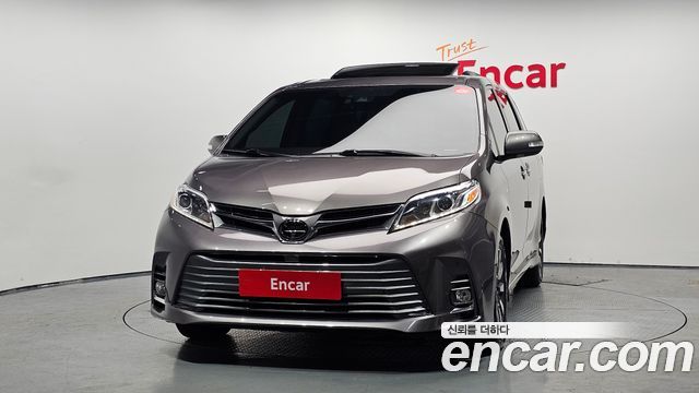 Toyota Sienna 2018 — photo 3