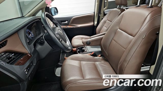 Toyota Sienna 2018 — photo 17