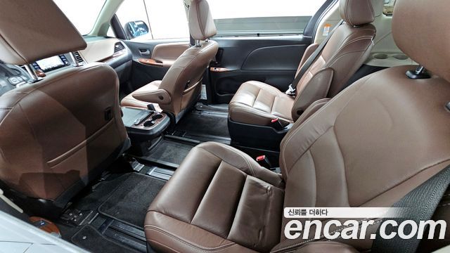 Toyota Sienna 2018 — photo 18