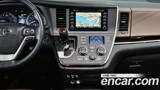 Toyota Sienna 2018 — photo 21
