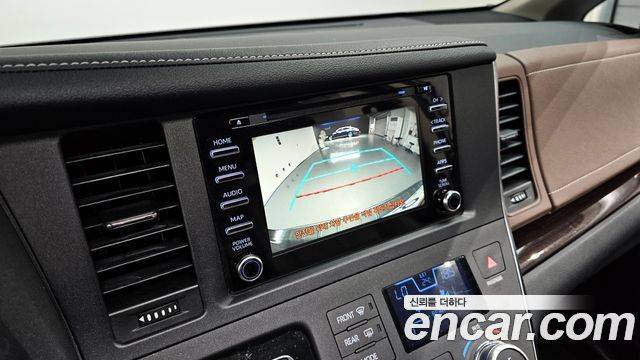 Toyota Sienna 2018 — photo 22