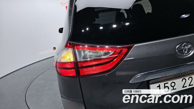 Toyota Sienna 2018 — photo 9