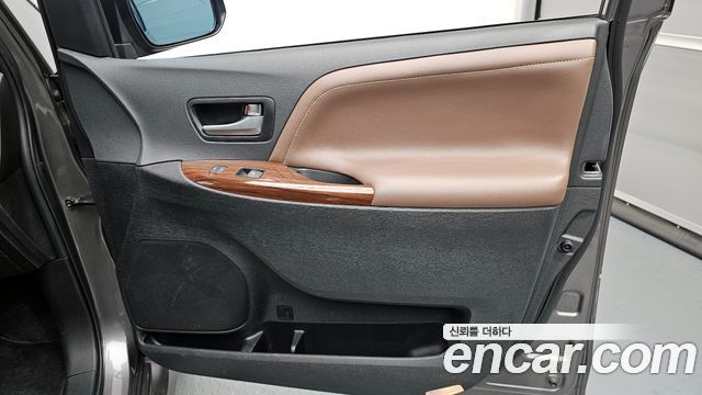 Toyota Sienna 2018 — photo 14