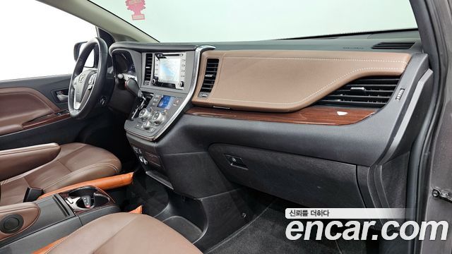 Toyota Sienna 2018 — photo 15