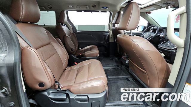 Toyota Sienna 2018 — photo 16