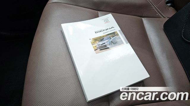 Toyota Sienna 2018 — photo 30