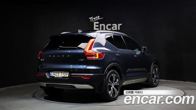 Volvo XC40 2022 — photo 2