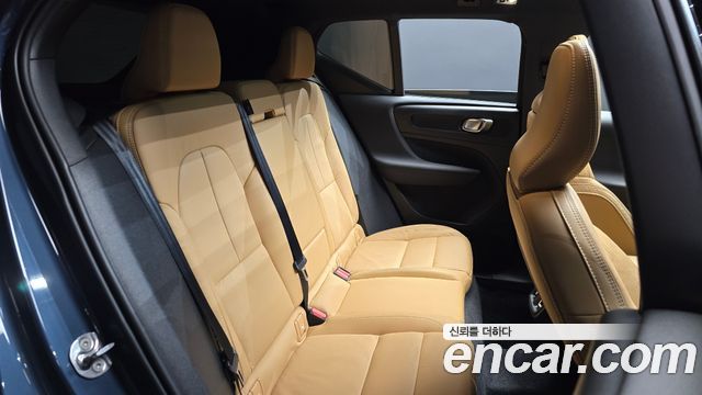 Volvo XC40 2022 — photo 17