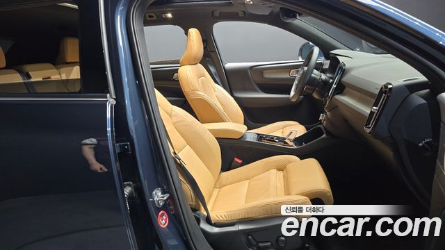 Volvo XC40 2022 — photo 16