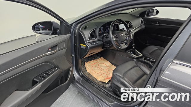 Hyundai AVANTE 2016 — photo 13