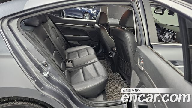 Hyundai AVANTE 2016 — photo 18