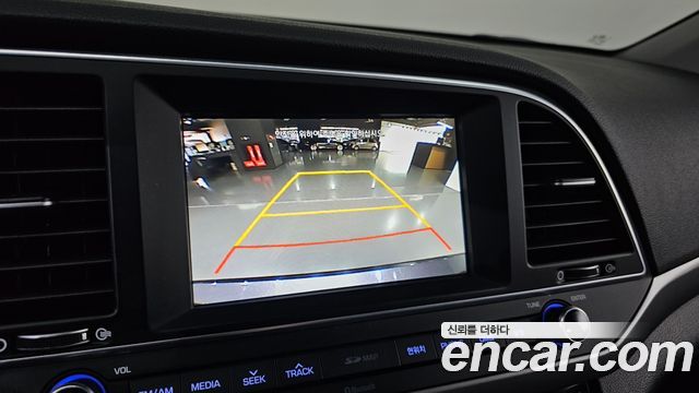 Hyundai AVANTE 2016 — photo 21