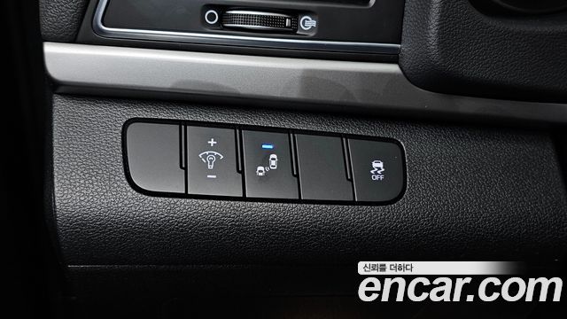 Hyundai AVANTE 2016 — photo 25