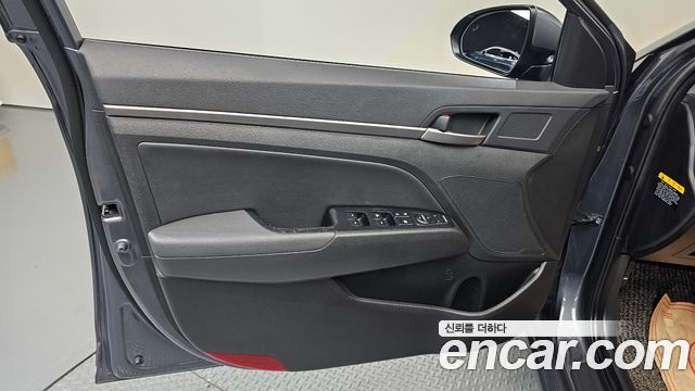Hyundai AVANTE 2016 — photo 14