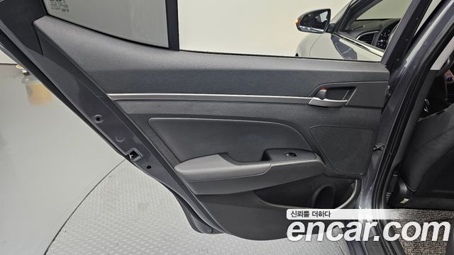 Hyundai AVANTE 2016 — photo 15