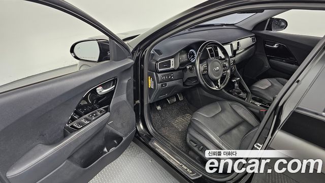 Kia Niro 2017 — photo 10